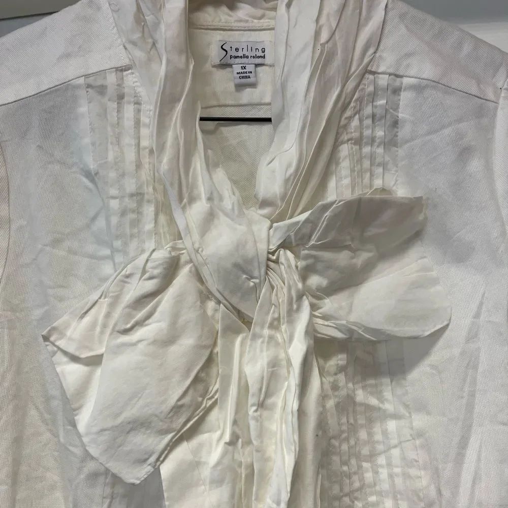 Pamela Roland Sterling White Crinkle Bow & Bib Short Sleeve Blouse sz 1X